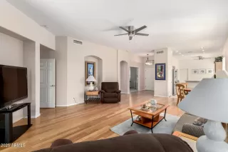 Photo #5: 6923940 Listing 