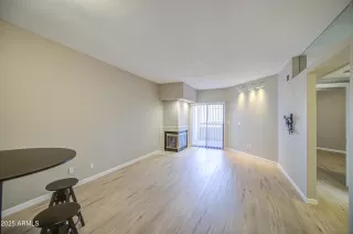 Photo #4: 6924038 Listing 