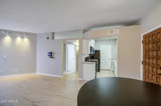 Photo #5: 6924038 Listing 