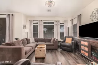 Photo #5: 6924049 Listing