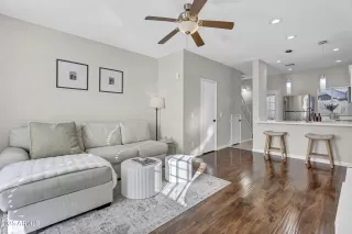 Photo #3: 6924190 Listing 