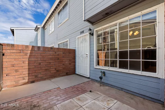 MLS: 6924244 Condo For Sale