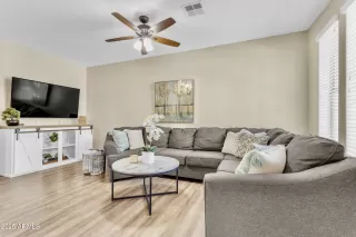 Photo #6: 6924260 Listing 