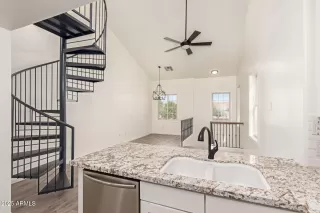 Photo #5: 6924650 Listing 