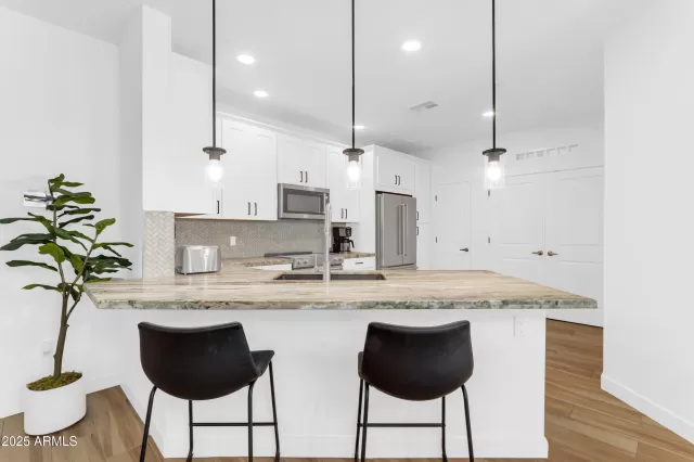 MLS: 6925202 Condo For Sale