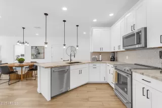 Photo #2: 6925202 Listing 