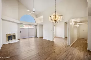Photo #5: 6925344 Listing