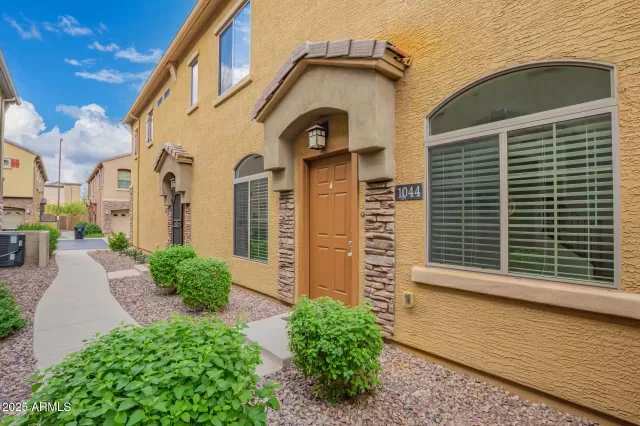 MLS: 6925747 Condo For Sale