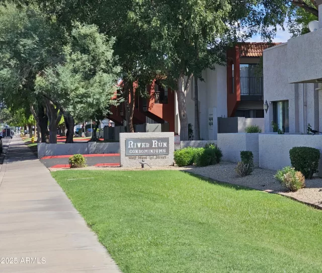 MLS: 6925868 Condo For Sale