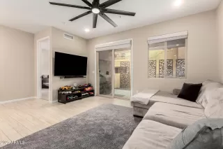 Photo #3: 6925887 Listing