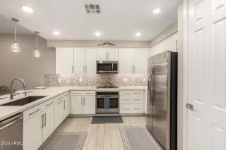 Photo #6: 6925887 Listing