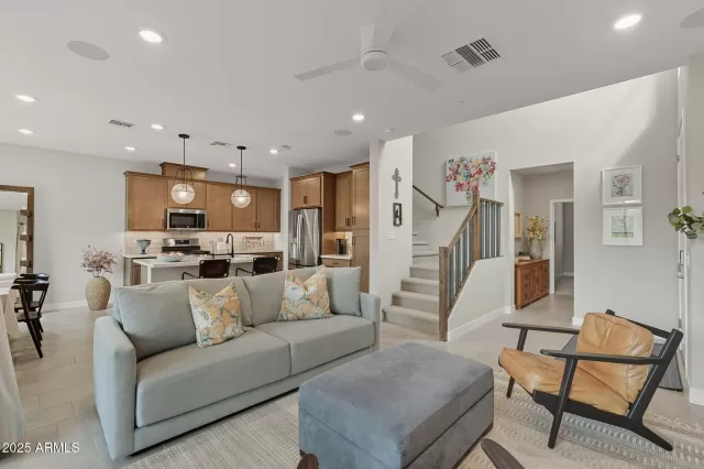 MLS: 6925892 Condo For Sale