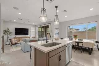 Photo #3: 6925892 Listing 