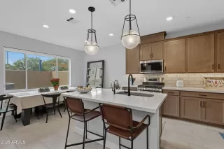 Photo #5: 6925892 Listing 