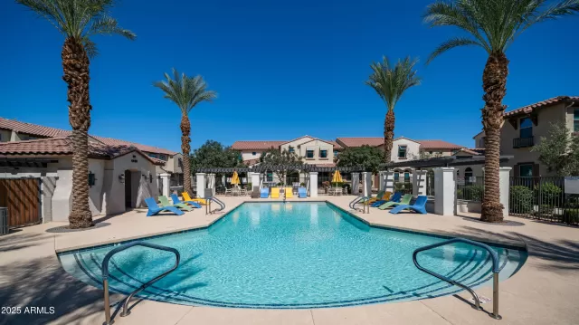 MLS: 6925932 Condo For Sale