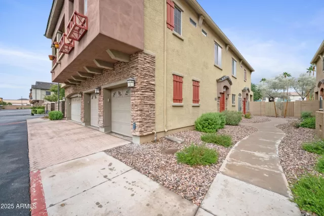 MLS: 6925972 Condo For Sale