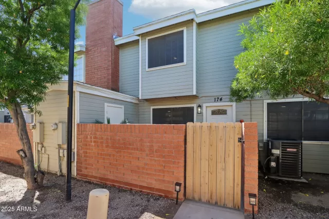 MLS: 6926506 Condo For Sale