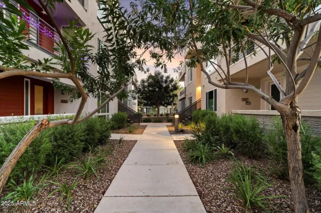 MLS: 6926738 Condo For Sale