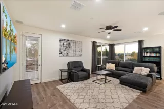 Photo #2: 6926738 Listing 