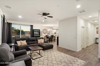 Photo #3: 6926738 Listing 