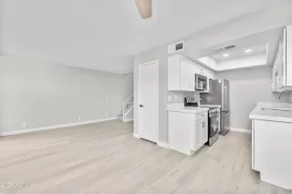 Photo #4: 6926825 Listing 