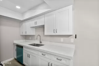 Photo #6: 6926825 Listing 