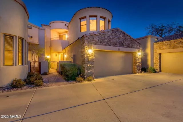 MLS: 6926931 Condo For Sale