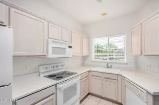 Photo #3: 6926984 Listing