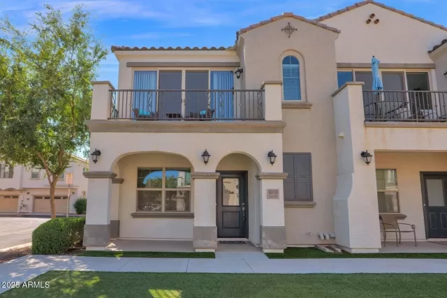 MLS: 6927021 Condo For Sale