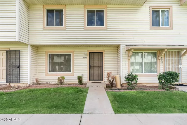 MLS: 6927444 Condo For Sale