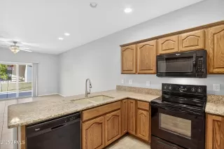 Photo #6: 6928301 Listing