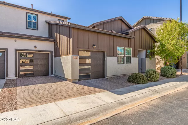 MLS: 6928509 Condo For Sale