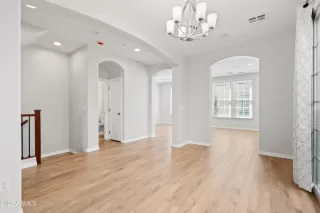 Photo #3: 6928687 Listing