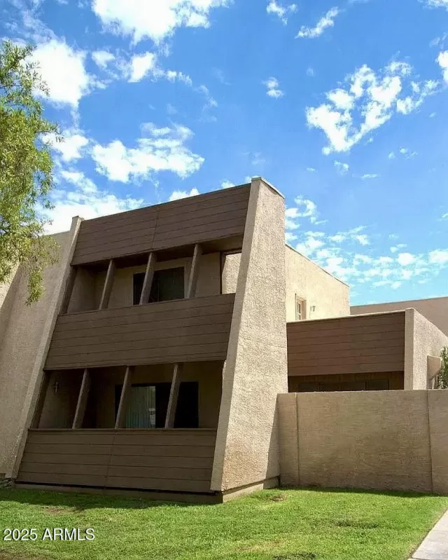 MLS: 6928824 Condo For Sale