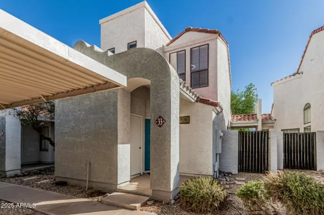 MLS: 6928875 Condo For Sale