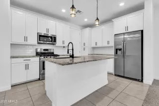 Photo #4: 6928882 Listing