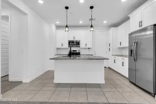 Photo #5: 6928882 Listing