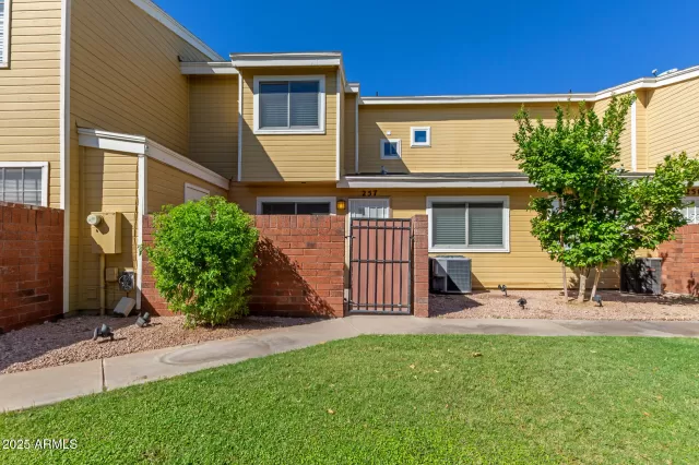 MLS: 6929096 Condo For Sale