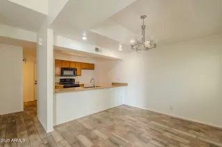 Photo #5: 6929669 Listing