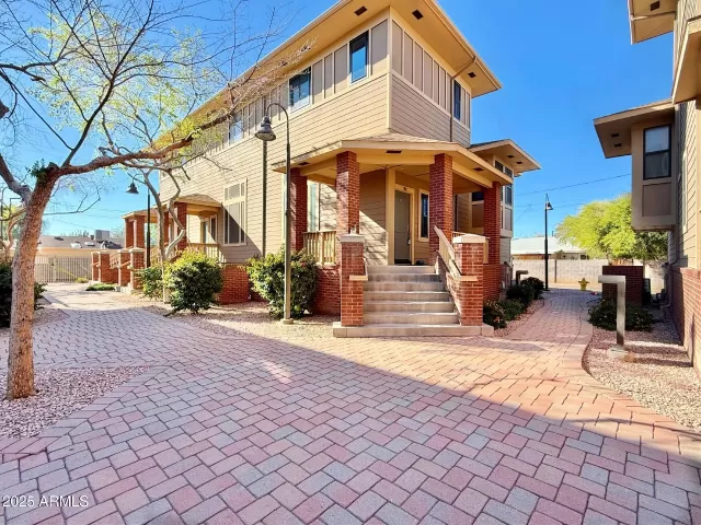 MLS: 6929870 Condo For Sale