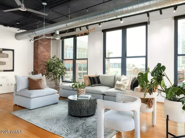 MLS: 6929893 Condo For Sale