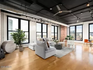 Photo #5: 6929893 Listing 