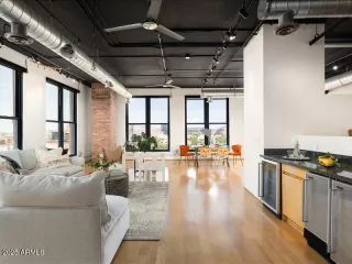 Photo #6: 6929893 Listing 