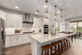 Photo #2: 6930355 Listing 