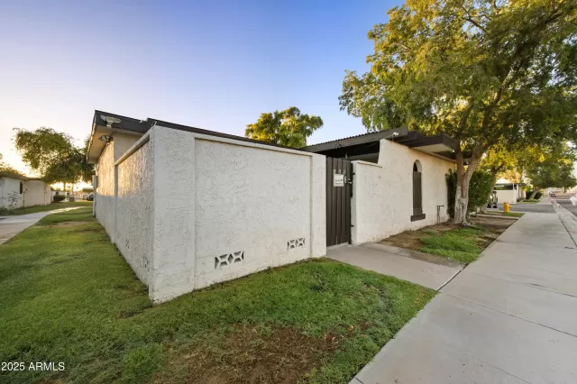 MLS: 6930682 Condo For Sale