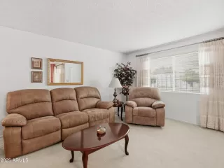 Photo #6: 6931032 Listing 