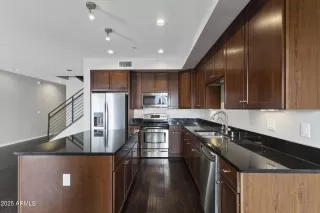 Photo #3: 6931047 Listing