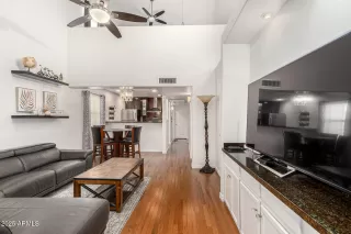 Photo #6: 6931557 Listing 