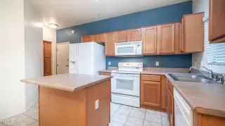Photo #6: 6931836 Listing