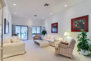 Photo #5: 6932047 Listing